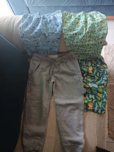 Lote de roupas para menino usada. Mais em excelente estado de conservação. Veste 3 4 anos