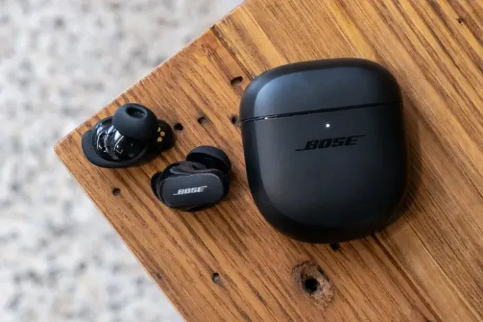 Bose QuietComfort Ultra Earbuds Original + Conversor Foval 200W + Capa Fibra de Carbono