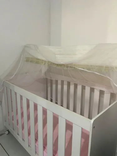Berço Infantil Branco Semi Novo com Colchão e Mosquiteiro - Excelente Estado