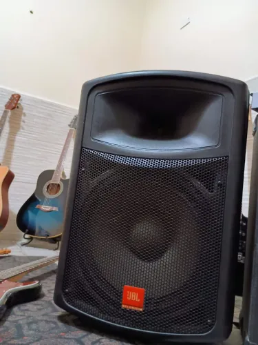 Caixa ativa profissional JBL
