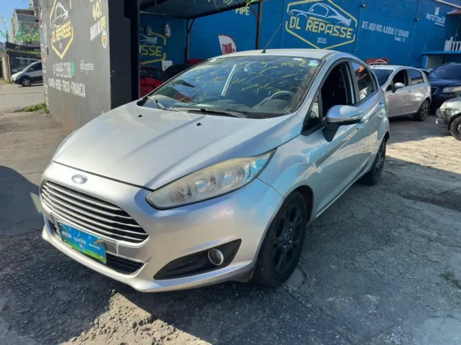Ford Fiesta 1.6 SE Hatch 16V Flex 4P Powershift 2014