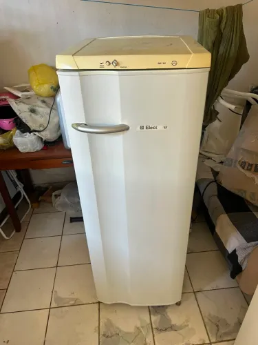Geladeira Eletrolux (Frete grátis)