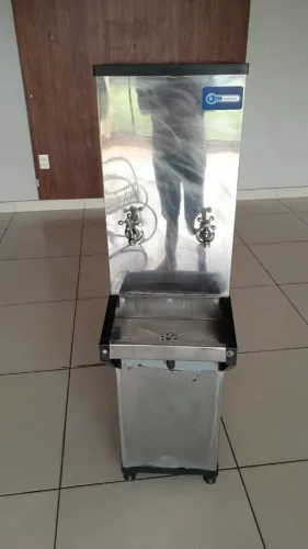 VENDO BEBEDOURO INDUSTRIAL 25 LITROS DE CAPACIDADE