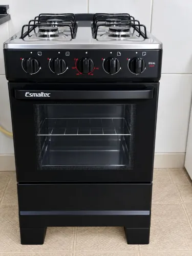 Fogão de 4 bocas com forno 