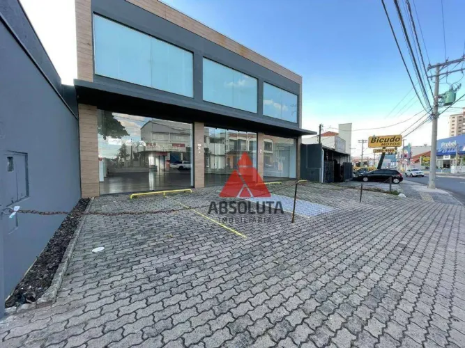 Salão Comercial de 352 m² com Mesanino, 4 Banheiros e 5 Vagas, para Alugar por R$ 9.500mês