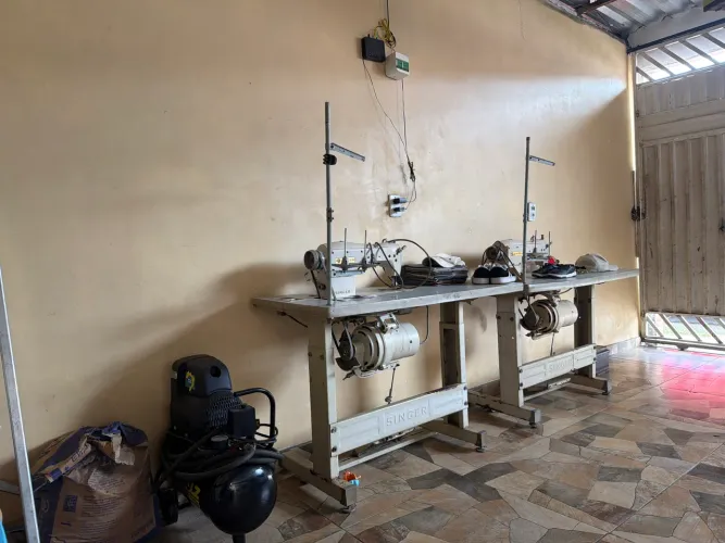 Máquina reta Singer 