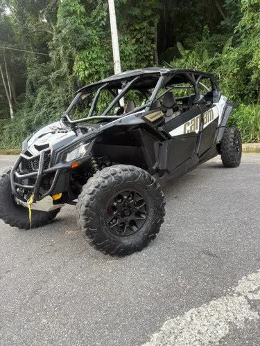 Utv Maverick X3 Ds Max 2023 cheio de acessórios muito novo 