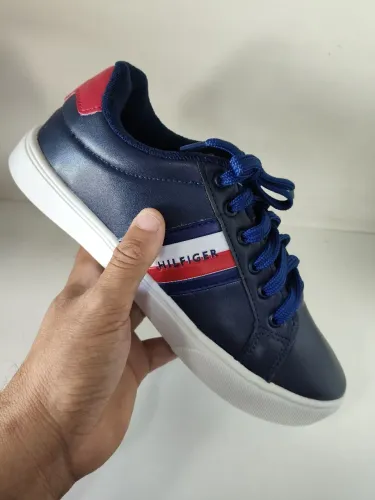 Tênis Hilfiger tamanho 40 e 41 disponíveis