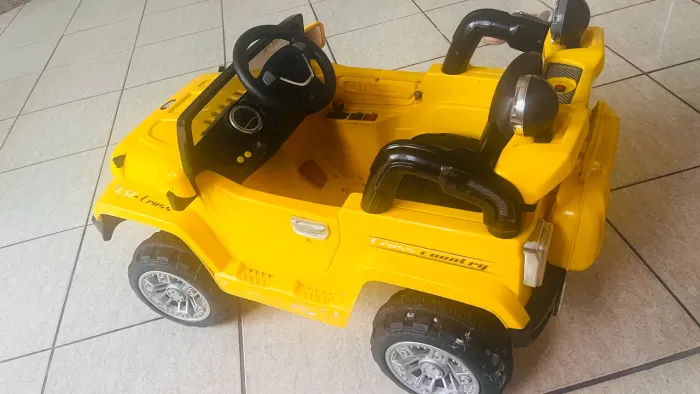 Carrinho elétrico infantil 