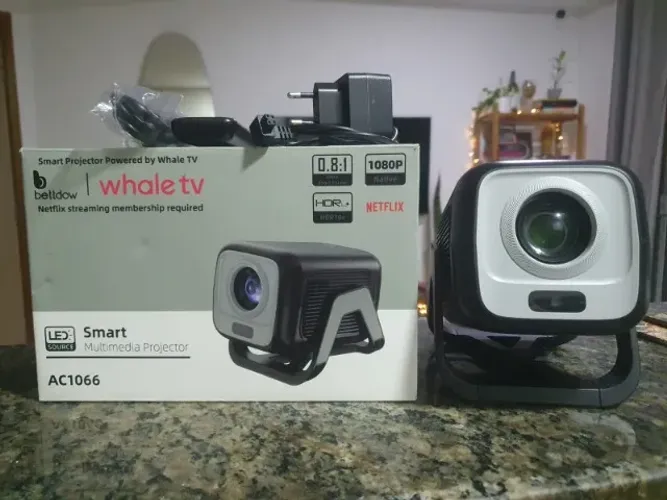 Projetor Smart Bettdow AC1066 Full HD 1080p Nativo - Foco Automático e Wi-Fi 5G - Perfeito