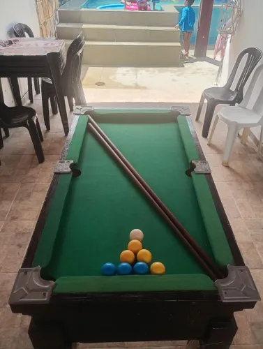 Vendo sinuca juvenil pouco tempo de uso, feita sob medida.
