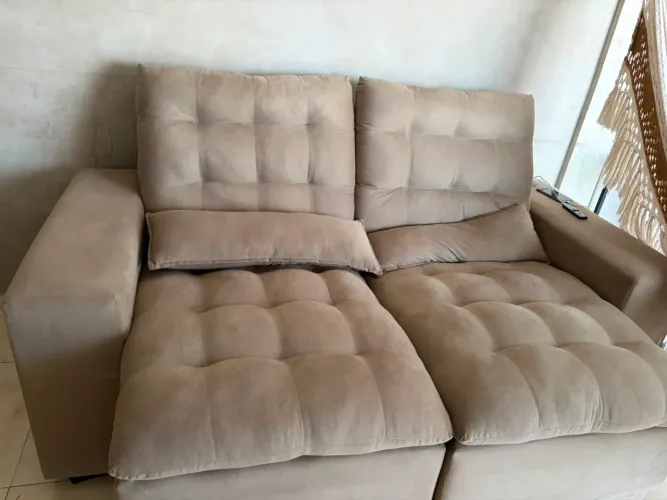 Lindo sofá confortável pra vender logo