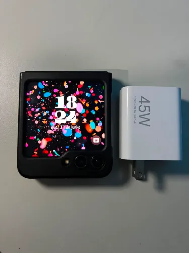 Troco - Samsung Galaxy Flip 5 / 512g - 16 ram boost com carregador de 45w