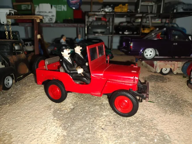 Miniatura Jeep Willys Tintin escala 1/18 marca Gate