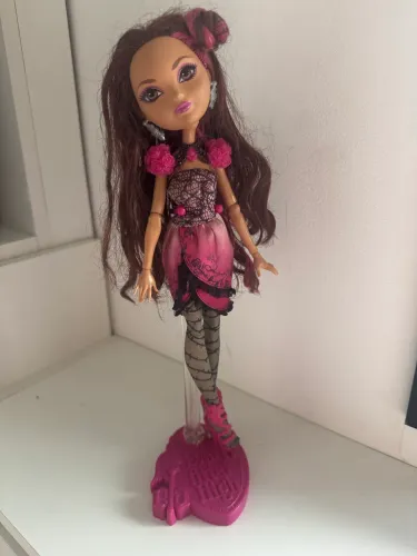 Boneca Briar Beauty ever after high