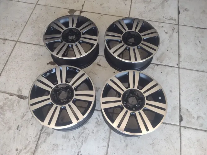 Jogo de roda aro 15 semi nova $ 1899