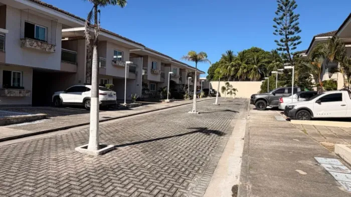 Precabura - Casa em condomínio - 190m², 4 quartos, 4 banheiros, 2000m² de área de lazer.