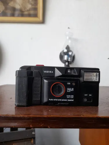 Câmera analogica Yasiuka AW 818 vintage