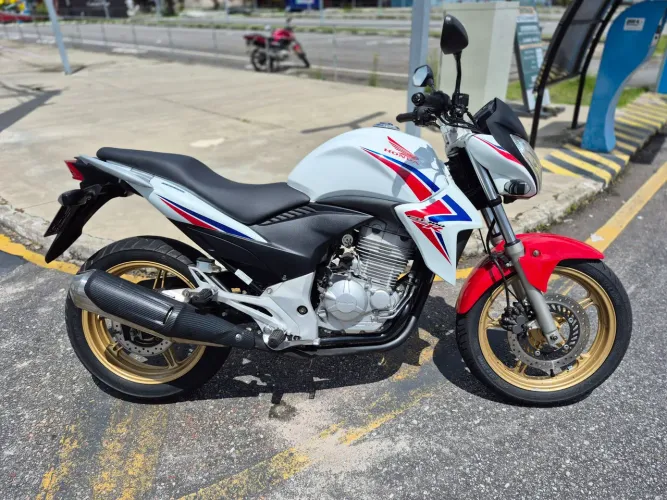 Vendo CB300 com apenas 19mil KM rodados 