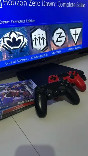Vende-Se PS4 slim em estado perfeito
