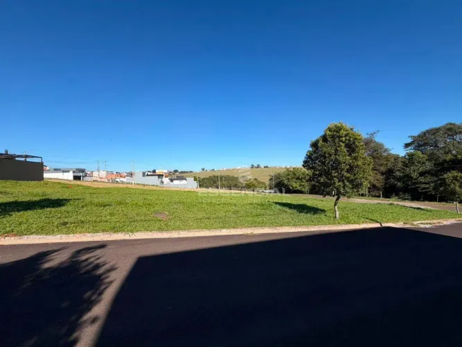Terreno à venda, 318 m² por R$ 225.000 - Villas Paraíso - Botucatu/SP