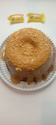 Bolo de paçoca com cobertura de doce de leite massa fofinha ?