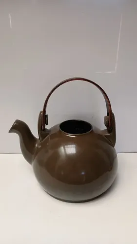 Chaleira colonial cerâmica Ceraflame 1,700 litros não tem a tampa 