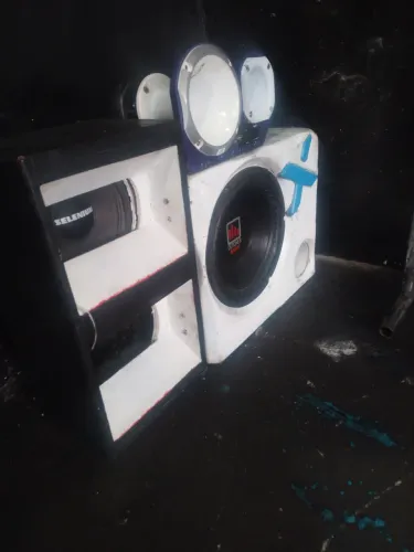 Som automotivo a venda com sub de 12 e medio de 8