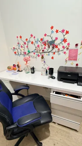 Mesa de estudo projetado com 8 gavetas R$850 reais