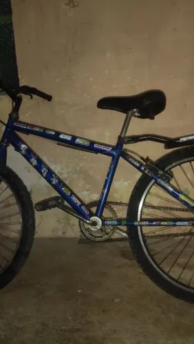 Vende-se uma bicicleta