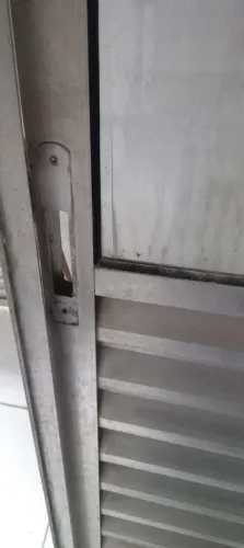 Porta alumínio