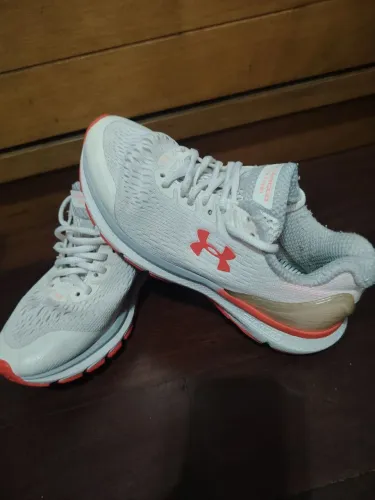 Under Armour Charged Extend