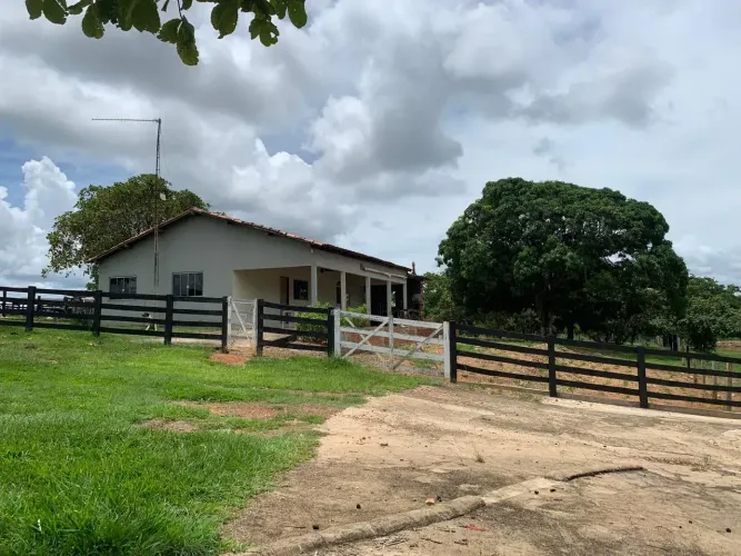 OPORTUNIDADE - Fazenda em Uruaçu de 52 alqueires