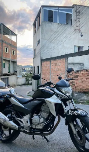MOTO POTENTE QUE RESPONDE SEM MEDO SEM FRESCURA
