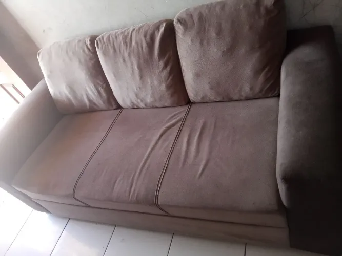 Sofá 3 lugares espaçoso não retrátil