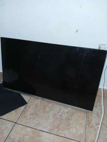 Vendo tv smart 32 com a tela quebrada 