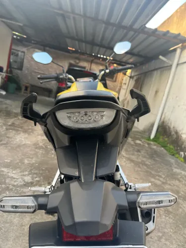 Honda CB300F Dourada 2023