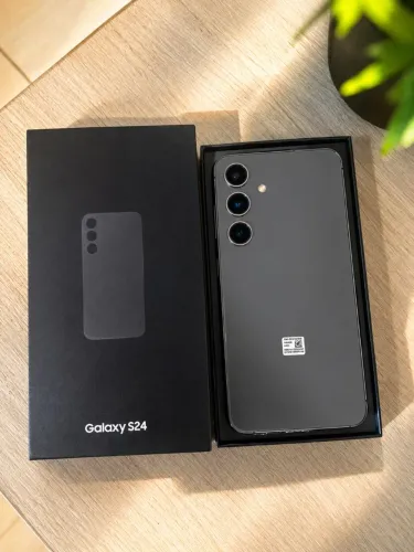 S24 COM CAIXA SEMI NOVO DE 256 GIGAS UNICO DONO EM PERFEITO ESTADO CELULAR SAMSUNG S24