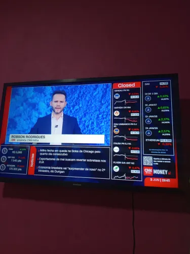 Estou vendendo uma tv Samsung 32 polegadas que está completo 