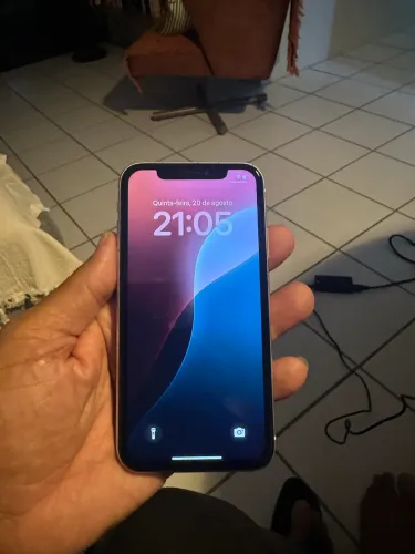 iPhone XR 64 GB, com 81% de bateria