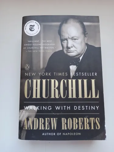 Livro biografia de Churchill em inglês: Churchill Walking with Destiny 