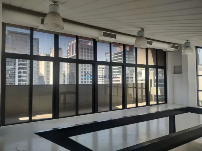 Cobertura para locação na Vila Olímpia.