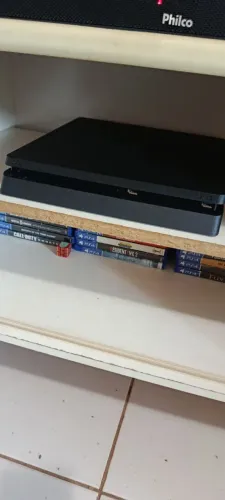 Ps4 1TB com 2 controles
