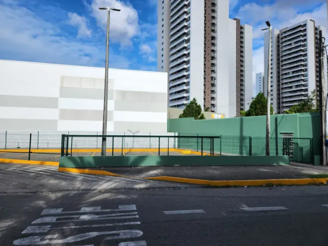 Espaço de aproximadamente 100m², ideal para lava jato
