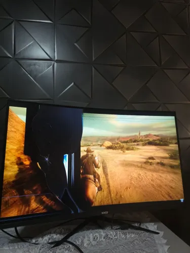 Monitor gamer 240hz e tela curva (para concertar ou tirar peças)