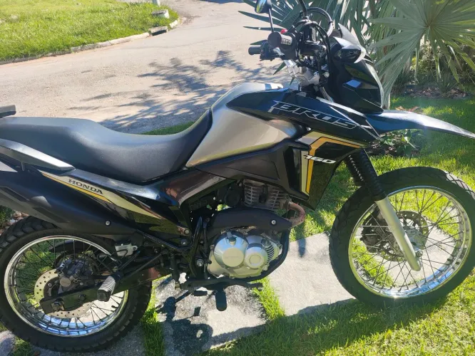 Honda Bros Top de linha único dono 2023.
