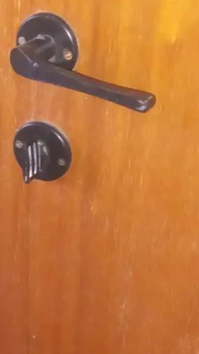 PORTA DE BANHEIRO 2.10X60 COM FECHADURA EM ESTADO DE NOVA