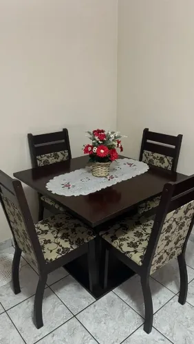 Mesa 4 cadeiras
