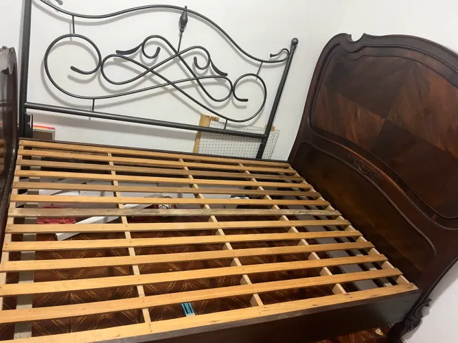 Cama em madeira antiga + colchão