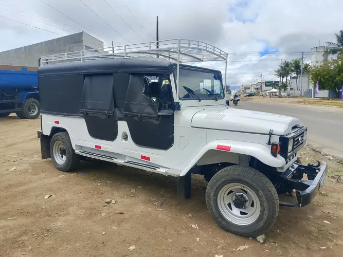 Toyota Band.Jipe Cap.de Aço Chas. Curto Diesel 1993